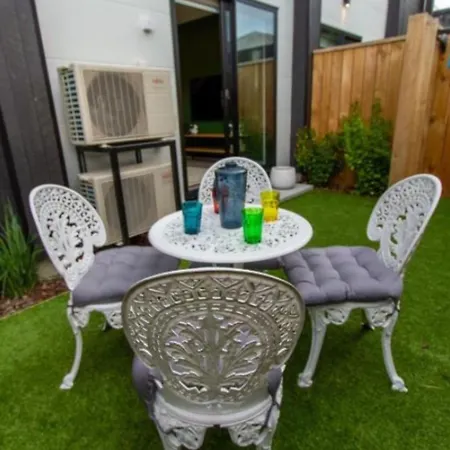 Gorgeous In Green - 2 Bed Central Oasis W/King Bed Christchurch Exterior foto