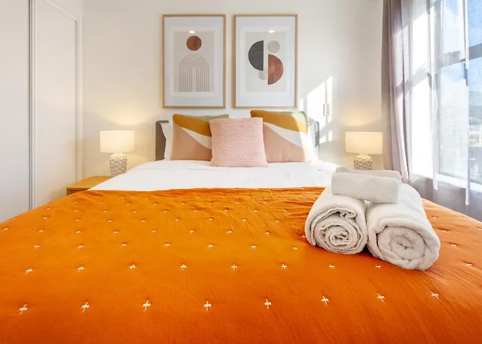 Gorgeous In Green - 2 Bed Central Oasis W/King Bed
