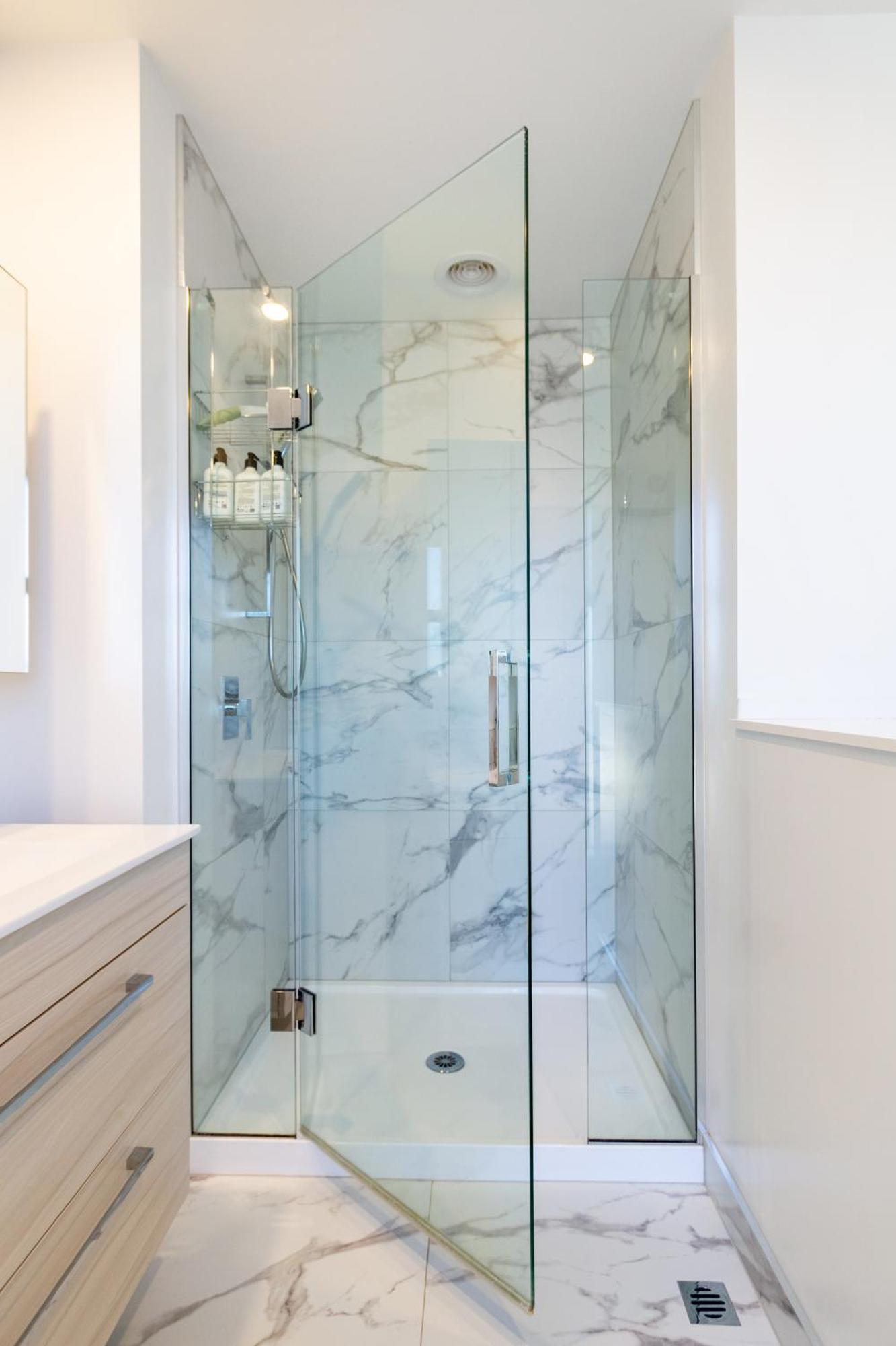 Gorgeous In - 2 Bed Oasis W/king Bed Apartment